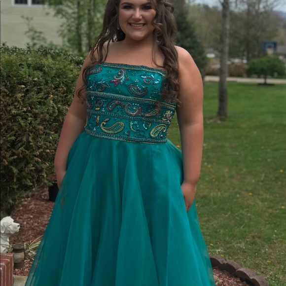 SOLD - Picture 4 of 8